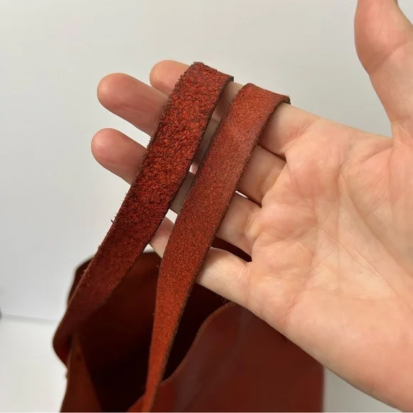 MADEWELL - The Transport Tote: The  Tassel-Tie Edition in Fresh Chili color - Picture 13 of 16